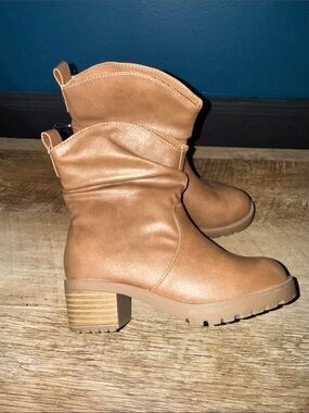 Size 12 Reaction Kenneth Cole Boots. New Without Tags